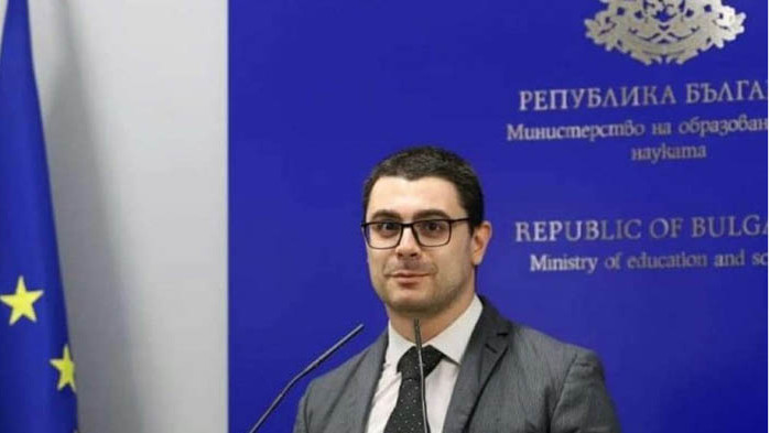 Колкото МС е обществено място, толкова е и бТВ, всички водещи – с маски